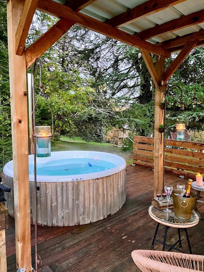 Domaine Le Manoir, Gites De Charme Et De Caractere Avec Piscines Privatisees Et Spa Nordique Fossemagne 外观 照片